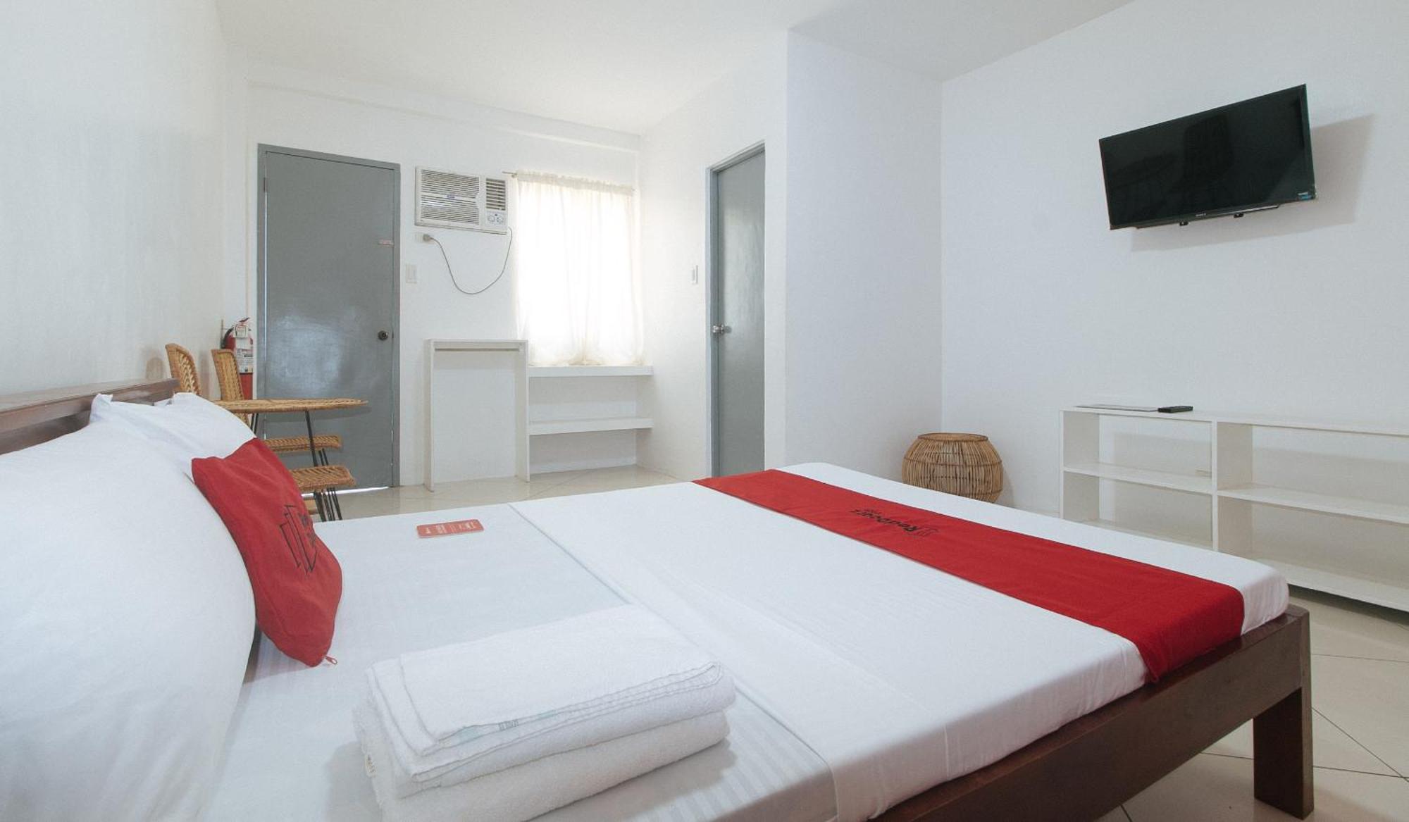 Reddoorz At Fat J Apartelle Mactan Cebu Kültér fotó