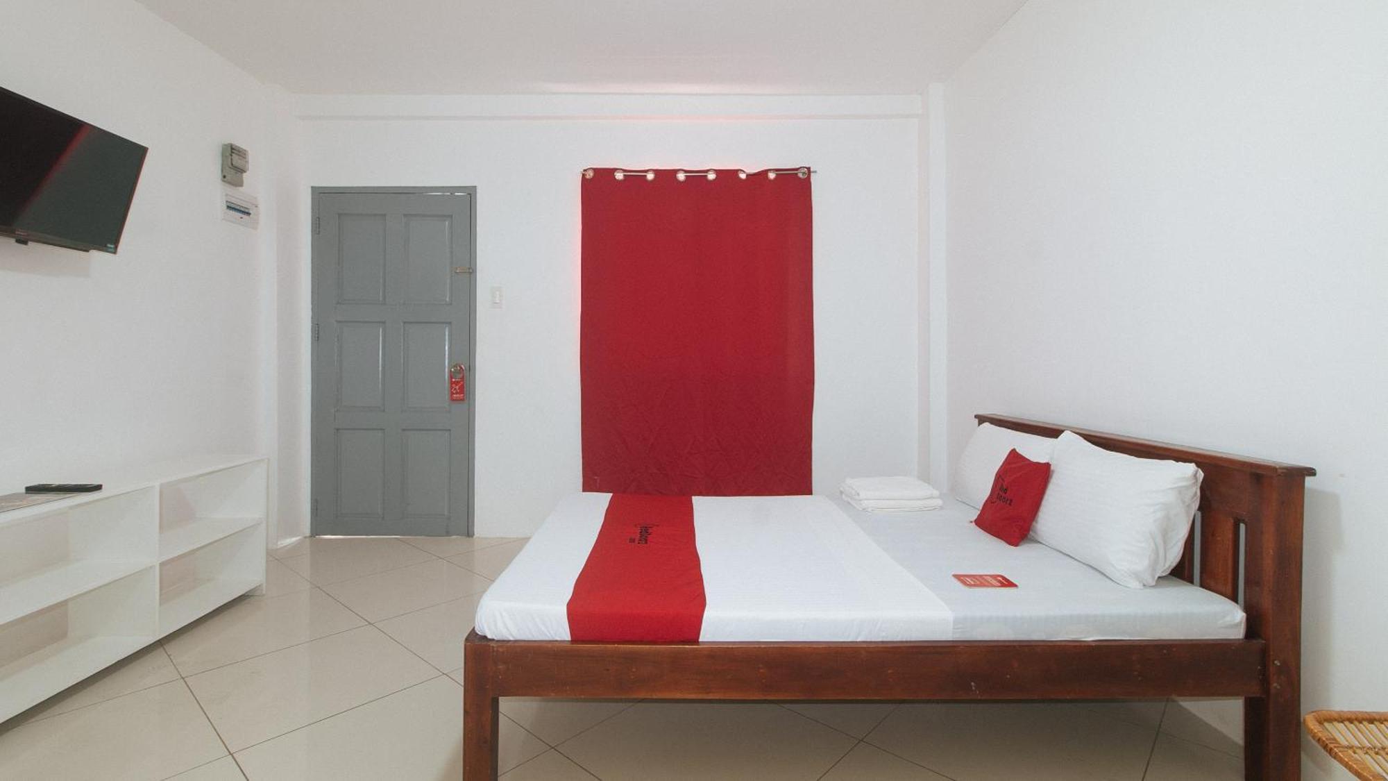 Reddoorz At Fat J Apartelle Mactan Cebu Kültér fotó