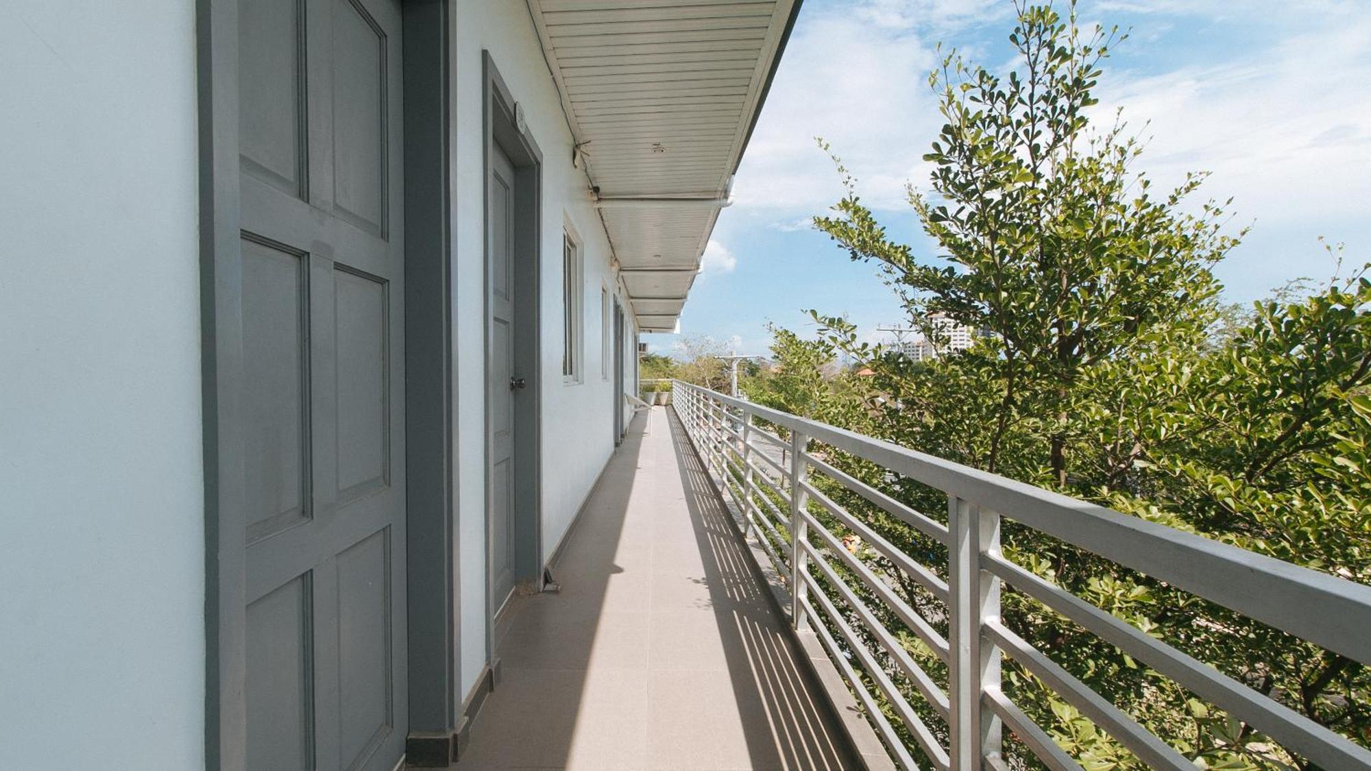 Reddoorz At Fat J Apartelle Mactan Cebu Kültér fotó