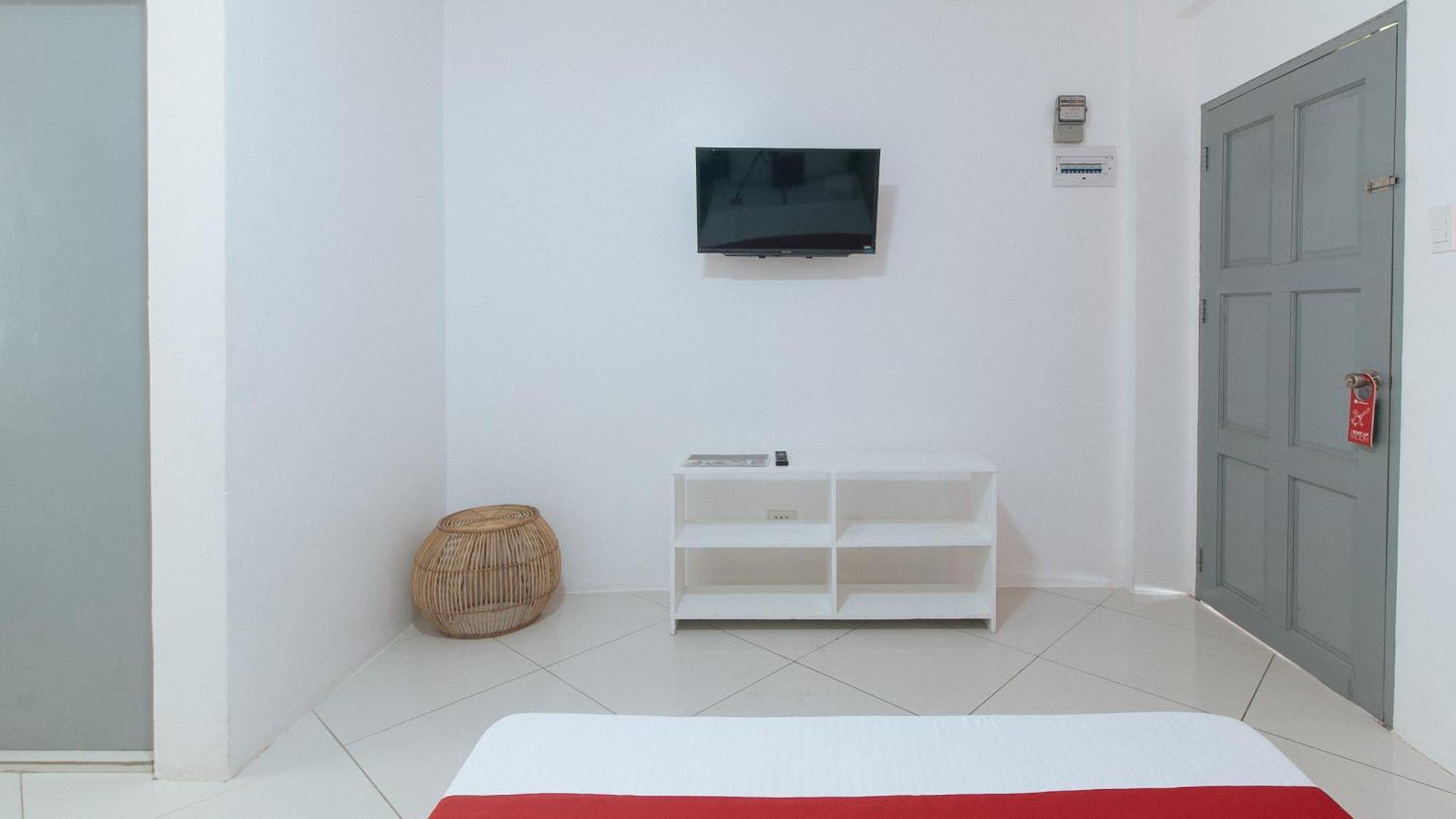 Reddoorz At Fat J Apartelle Mactan Cebu Kültér fotó