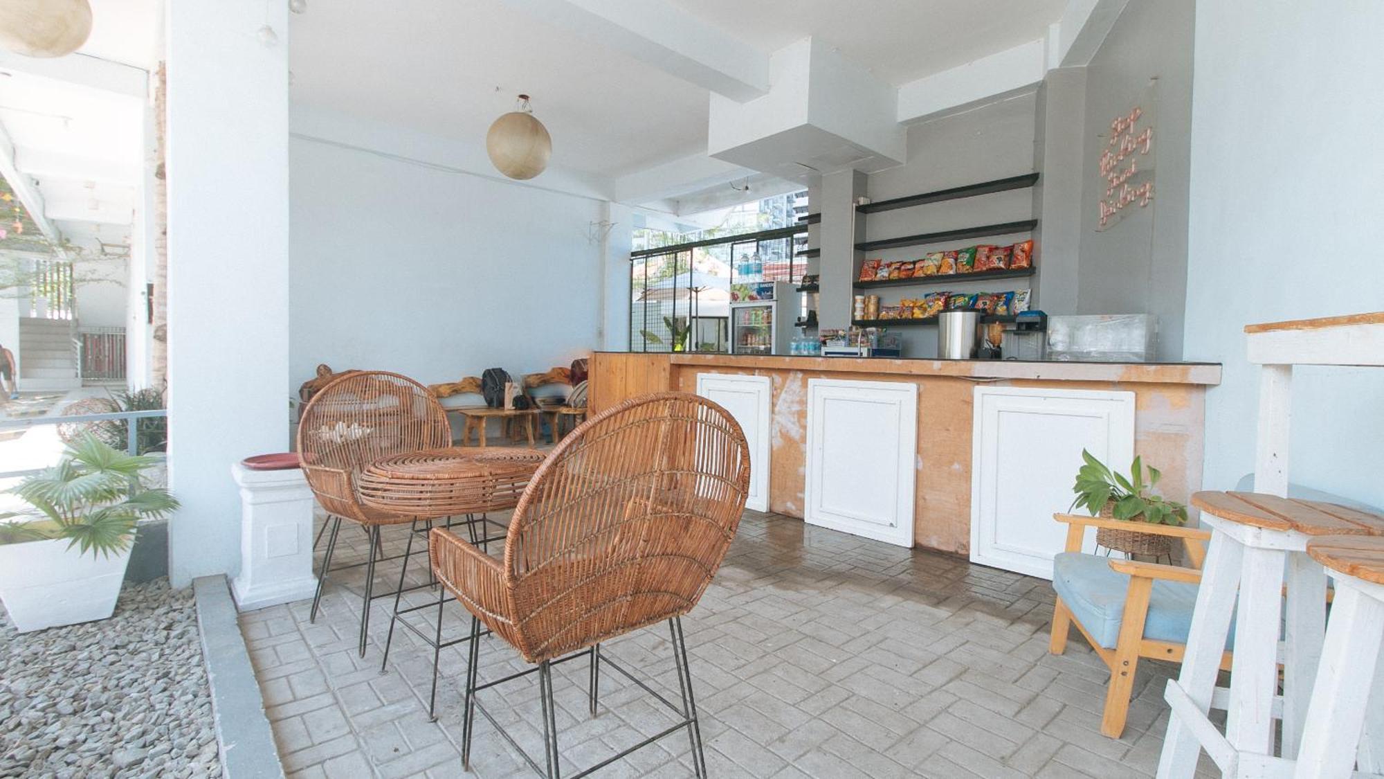 Reddoorz At Fat J Apartelle Mactan Cebu Kültér fotó