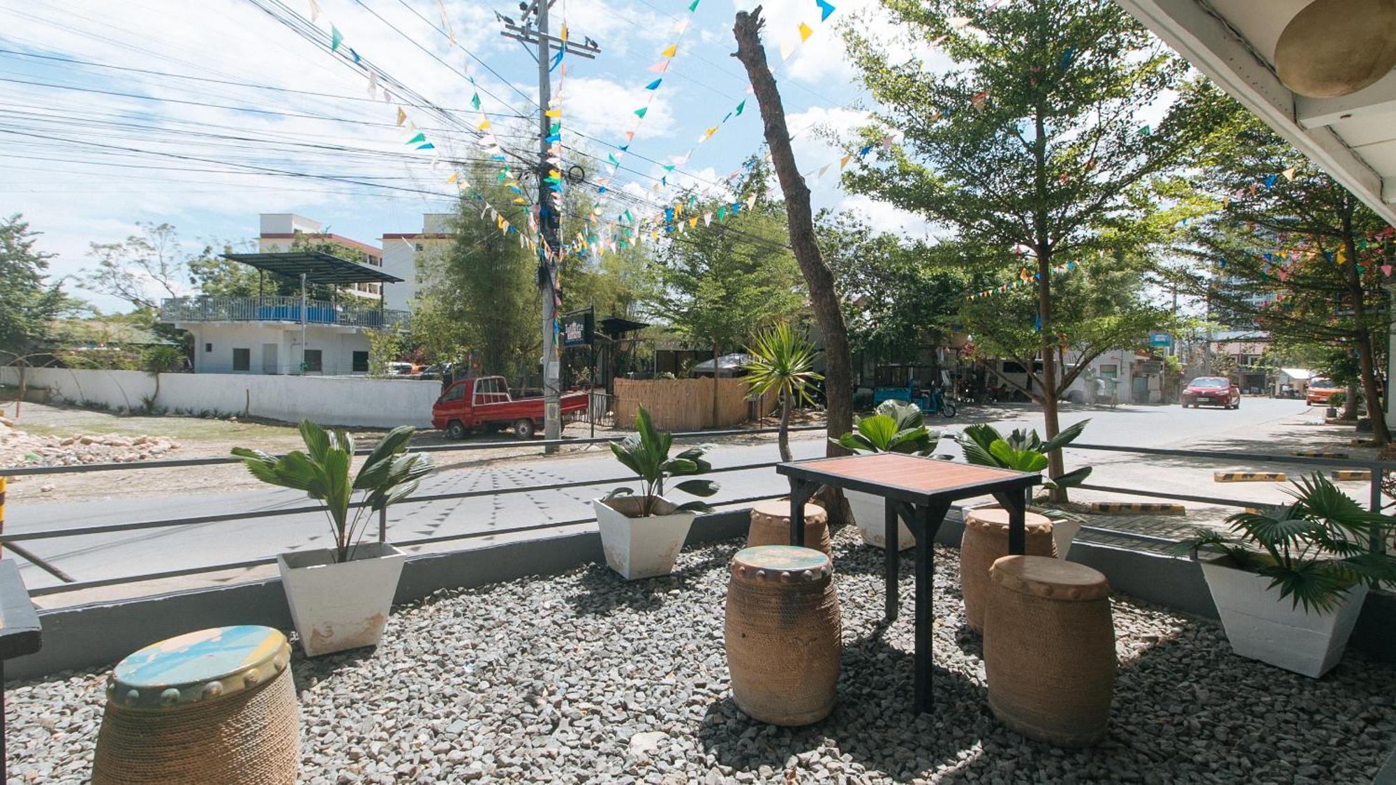 Reddoorz At Fat J Apartelle Mactan Cebu Kültér fotó